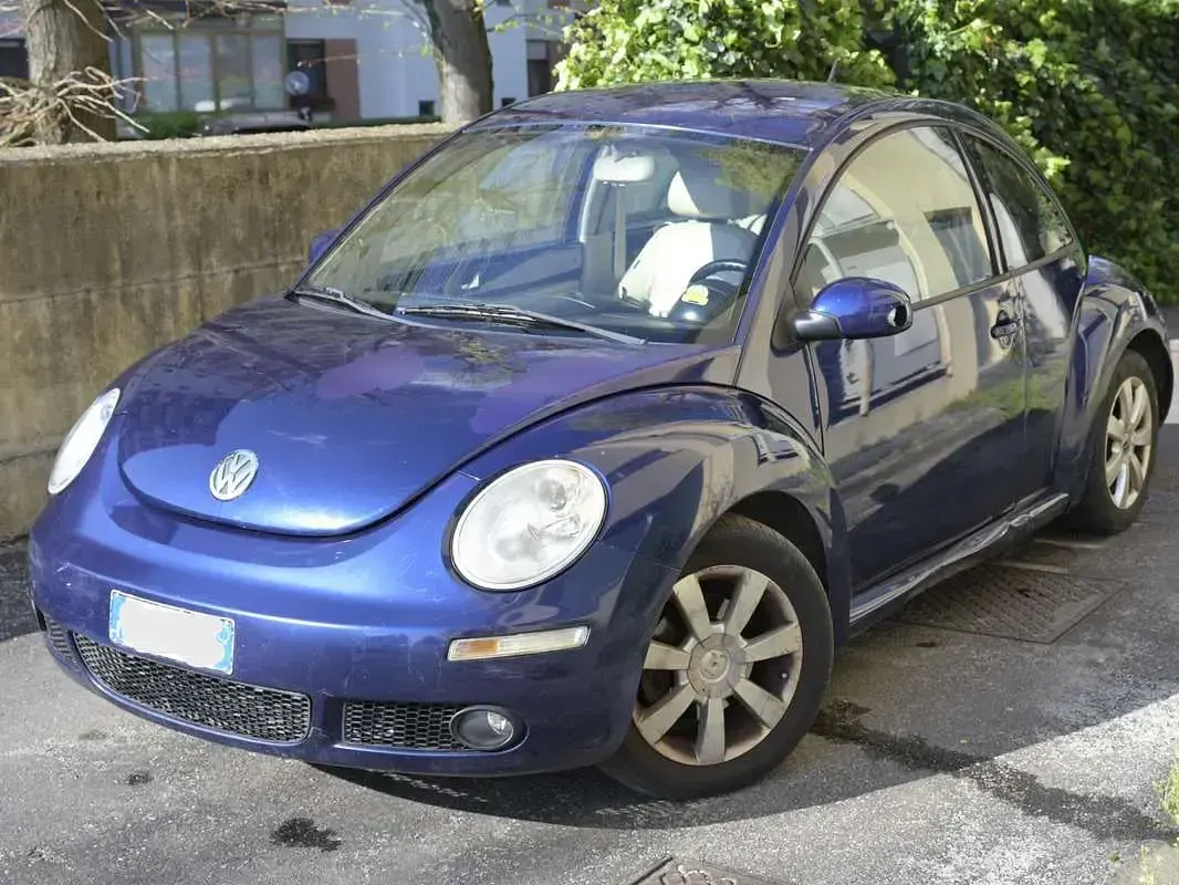 Begagnad VW New Beetle 105 HK (77 kW) 2007 Blå Halvkombi