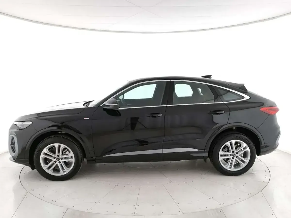 Nuova Audi Q5 Sportback S-Line 204 CV (150 kW) 2025 Nero mythos SUV
