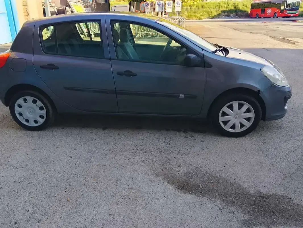 Usata Renault Clio II Dynamique 75 CV (55 kW) 2006 Berlina