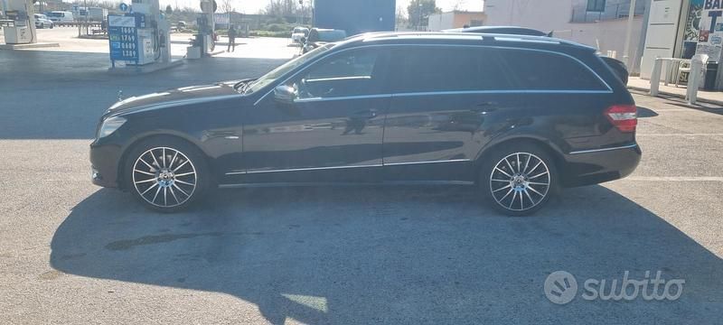 Usata Mercedes E350 260 CV (191 kW) 2010 Nero Berlina