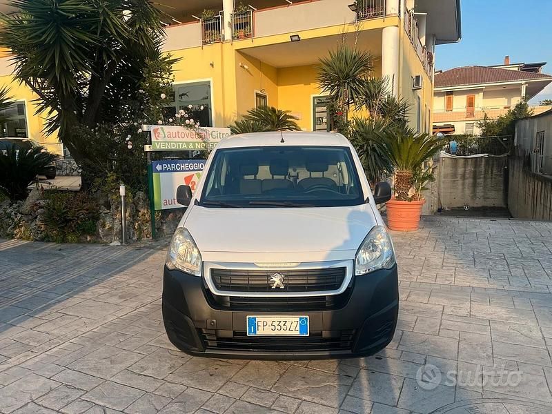 Usata Peugeot Partner Tepee Active 99 CV (72 kW) 2018 Bianco Monovolume