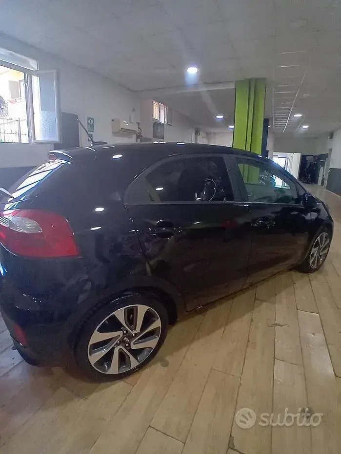 Usata Kia Rio 85 CV (62 kW) 2016 Nero Utilitaria