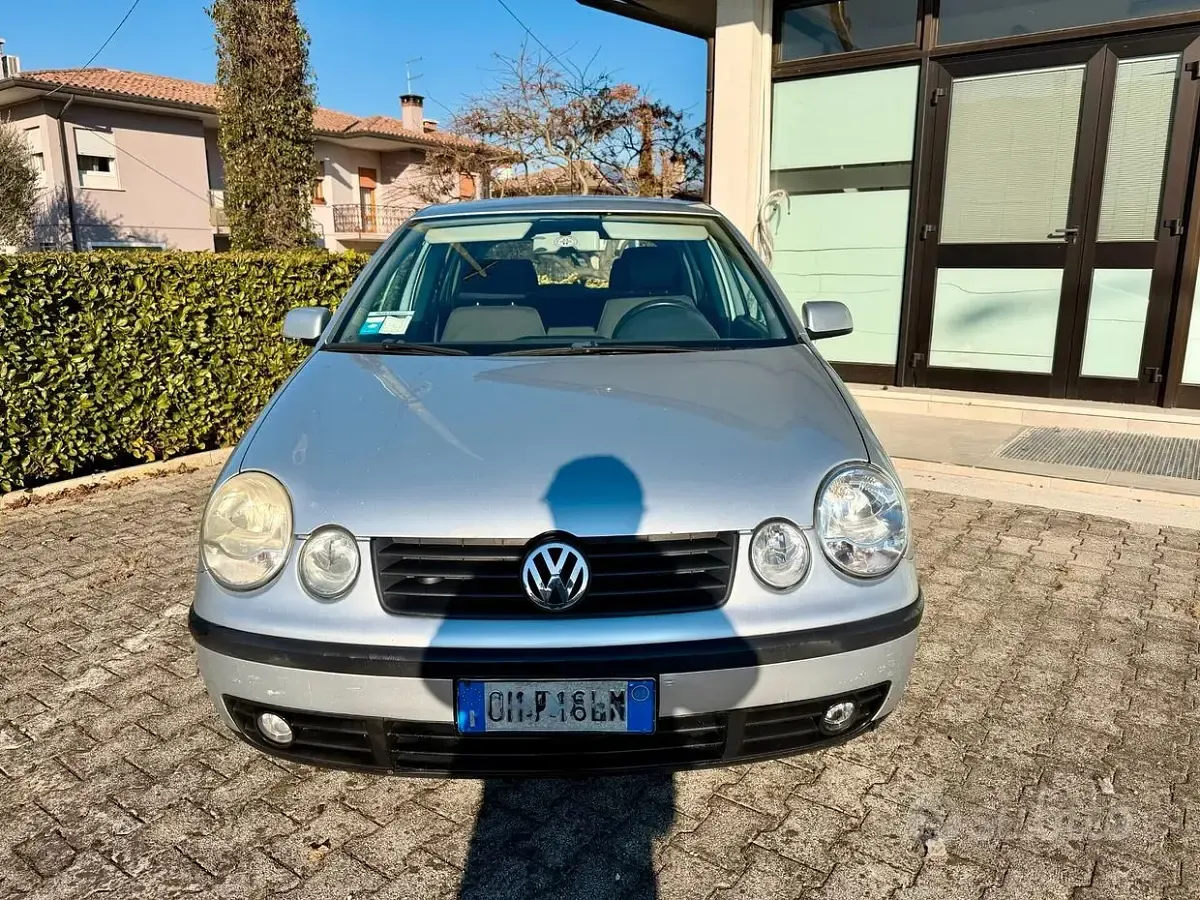 Usata VW Polo Comfortline 64 CV (47 kW) 2003 Grigio Berlina