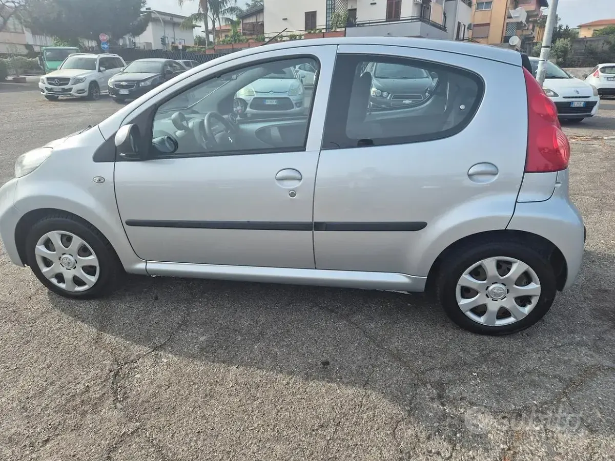 Usata Peugeot 107 Allure 68 CV (50 kW) 2011 Grigio Utilitaria