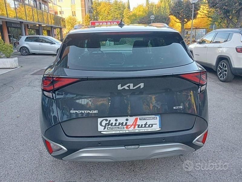 Usata Kia Sportage Style 179 CV (131 kW) 2022 Grigio SUV
