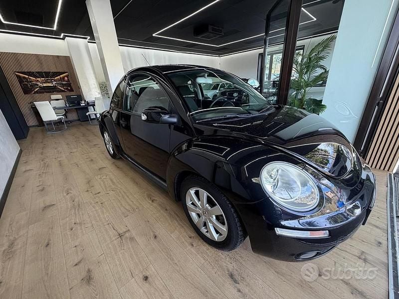 Usata VW New Beetle 105 CV (77 kW) 2008 Nero Utilitaria
