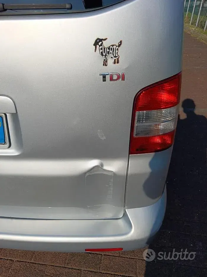 Usata VW Caravelle 2007 Grigio Furgone