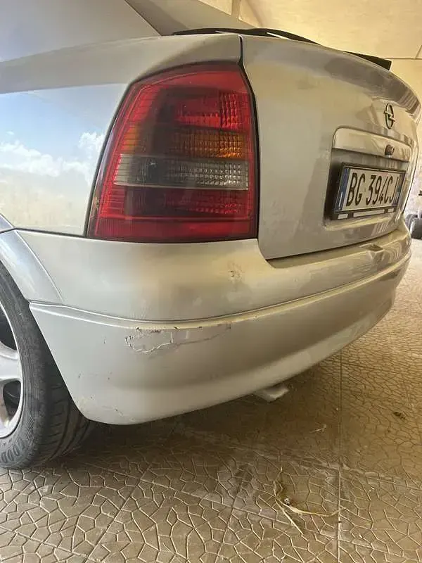 Usata Opel Astra 101 CV (74 kW) 2000 Argento Berlina