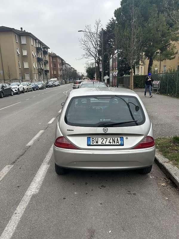 Usata Lancia Ypsilon 60 CV (44 kW) 2001 Utilitaria