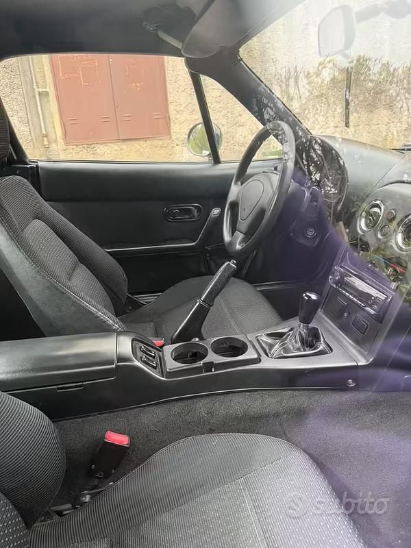 Usata Mazda MX5 90 CV (66 kW) 1997 Verde Cabrio