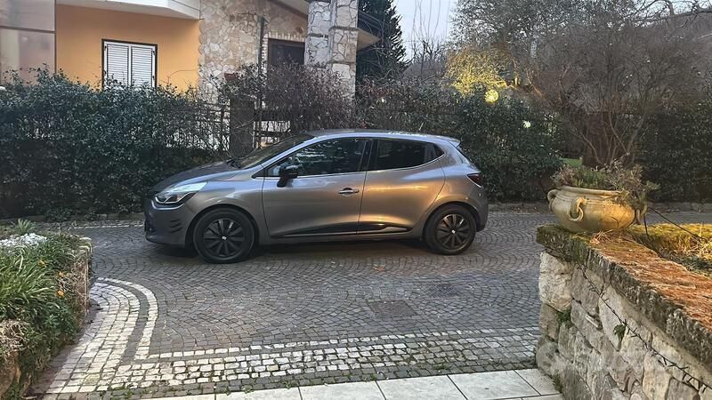 Usata Renault Clio IV 73 CV (53 kW) 2015 Grigio Utilitaria