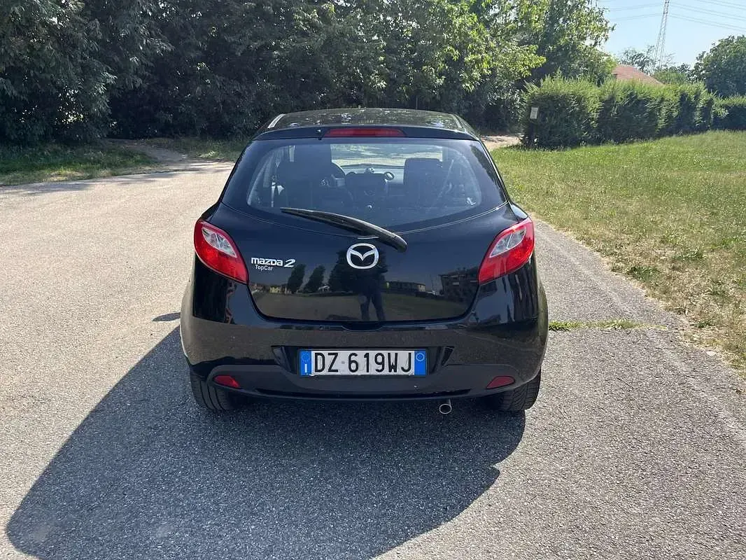 Usata Mazda 2 72 CV (52 kW) 2010 Nero Utilitaria