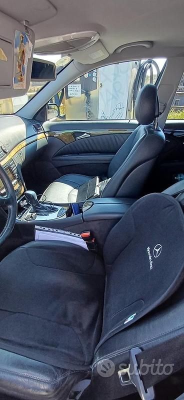 Nero Usata 2006 Mercedes E280 Tre volumi | 6000 € - Immagine 1/4