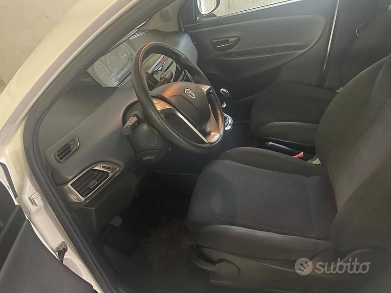 Usata Lancia Ypsilon 2015 Bianco Utilitaria