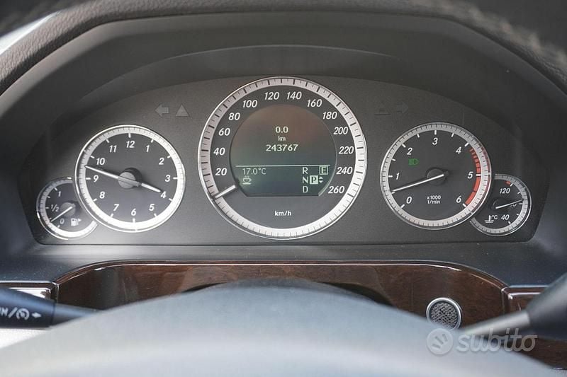 Usata Mercedes E350 Elegance 265 CV (194 kW) 2011 Grigio Station wagon
