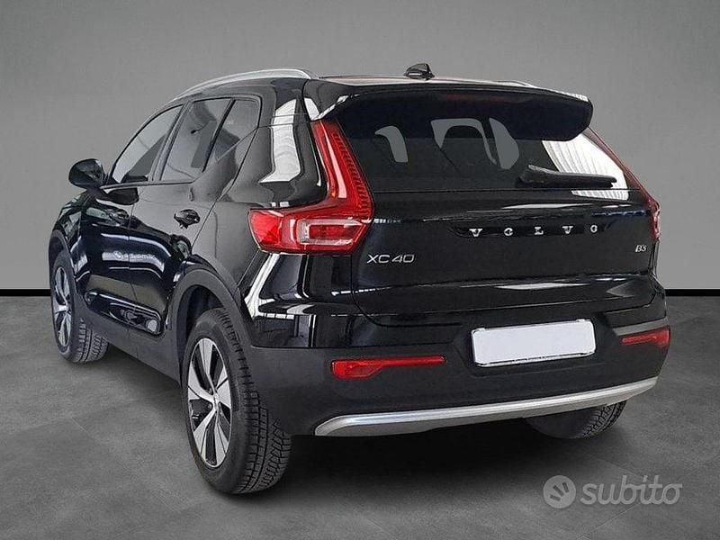 Usata Volvo XC40 163 CV (119 kW) 2023 Nero / pastello SUV