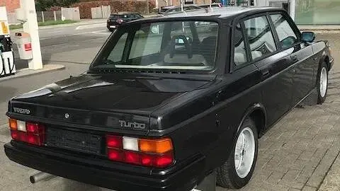 Usata Volvo 240 155 CV (114 kW) 1983 Nero Berlina