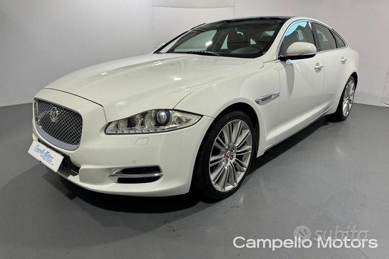 Usata Jaguar XJ Premium Luxury 275 CV (202 kW) 2014 Bianco metallizzato Berlina