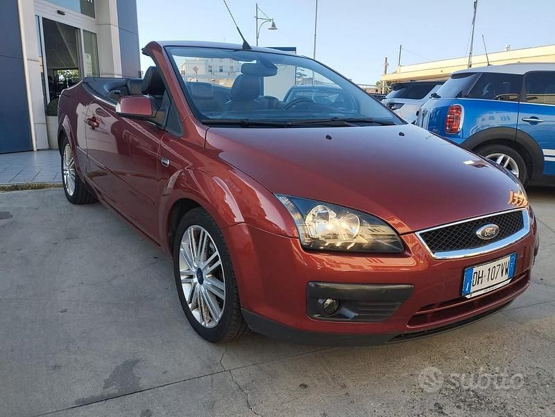 Usata Ford Focus Cabriolet Titanium 136 CV (100 kW) 2007 Marrone Cabrio