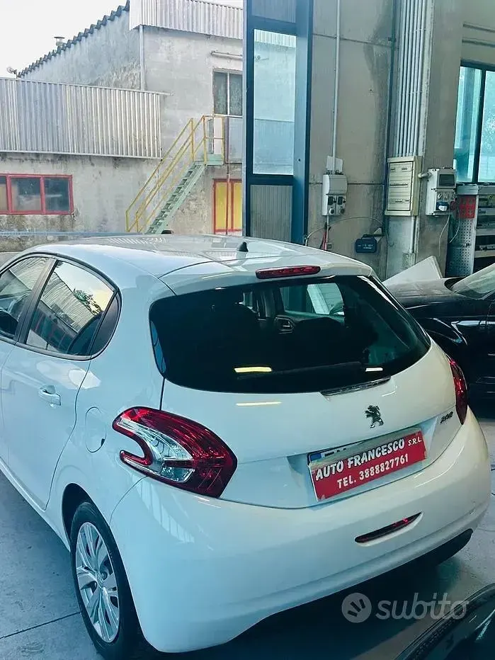 Usata Peugeot 208 Active 82 CV (60 kW) 2012 Bianco Utilitaria