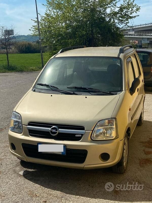 Usata 2012 Opel Adam Due volumi | 3800 € - Immagine 1/4