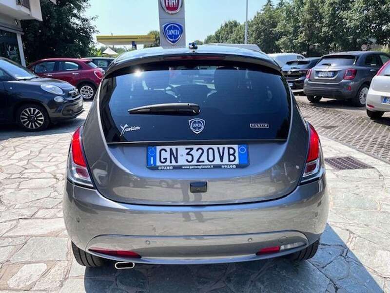 Usata Lancia Ypsilon Gold 69 CV (50 kW) 2023 Grigio pietra Utilitaria