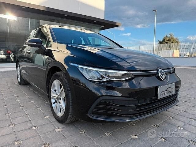 Usata VW Golf VIII Life 116 CV (85 kW) 2022 Nero Berlina