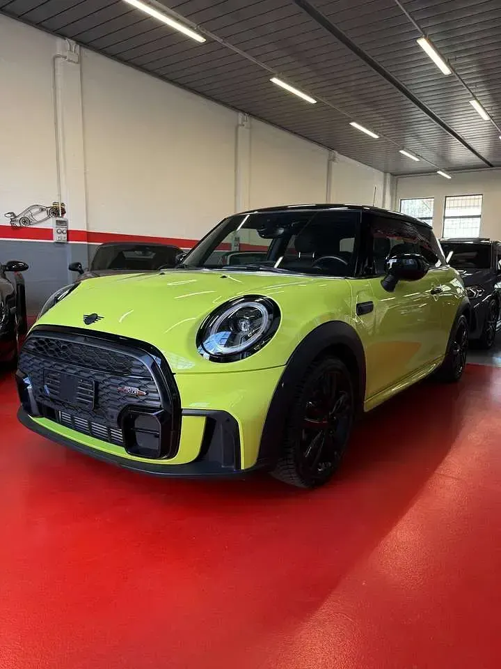 Usata Mini John Cooper Works 136 CV (100 kW) 2023 Lime yellow Utilitaria