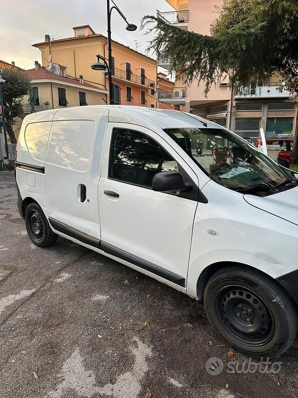 Usata Dacia Dokker Ambiance 75 CV (55 kW) 2014 Bianco Monovolume
