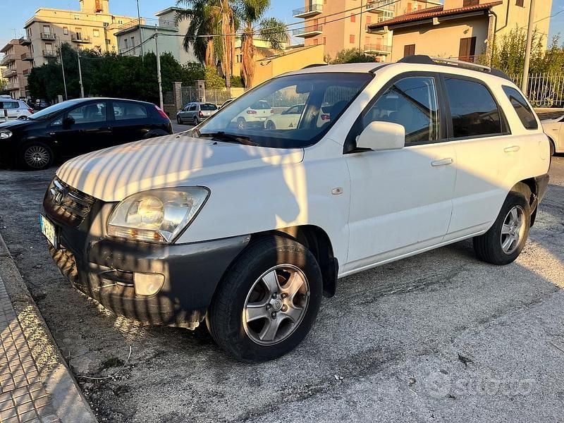 Usata Kia Sportage Active 113 CV (83 kW) 2005 Bianco SUV