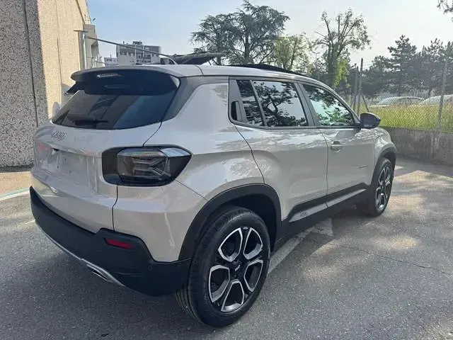Nuova Jeep Avenger Summit 101 CV (74 kW) 2025 Beige pastello SUV