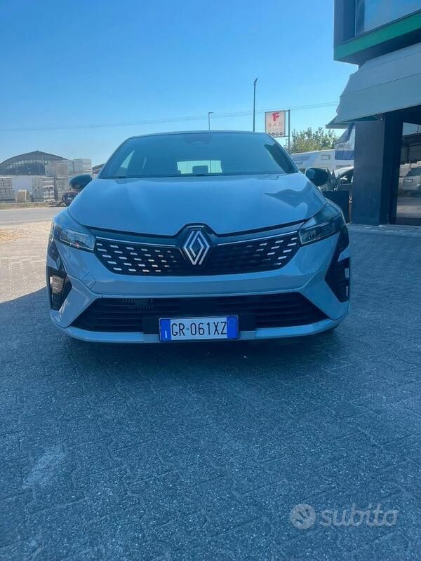 Usata Renault Clio V 90 CV (66 kW) 2024 Grigio Berlina