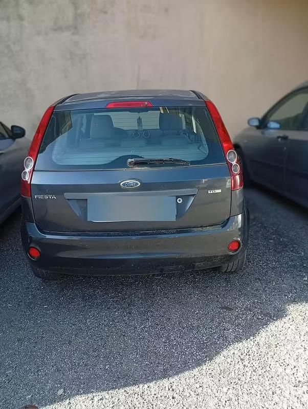Second-hand Ford Fiesta 68 CP (50 kW) 2006 Gri Hatchback