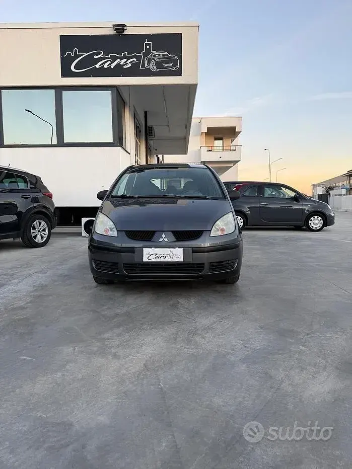 Usata Mitsubishi Colt Invite 75 CV (55 kW) 2006 Grigio Utilitaria