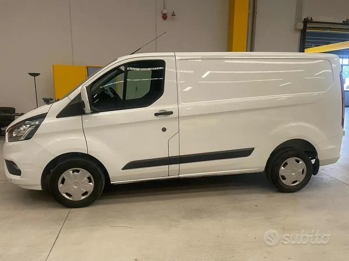 Usata Ford Transit Custom 131 CV (96 kW) 2022 Bianco Berlina