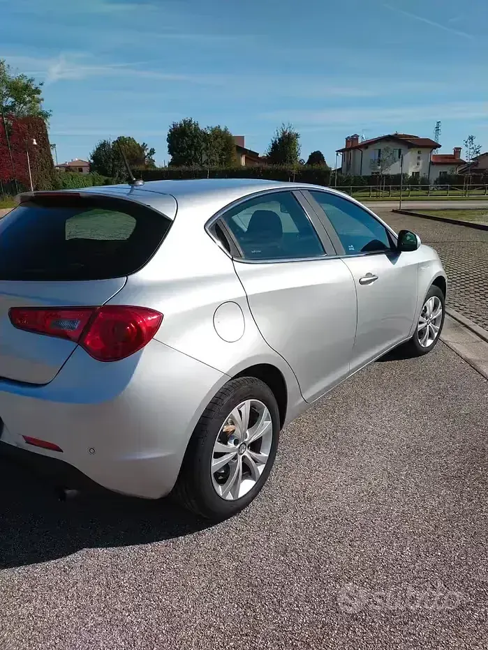 Usata Alfa Romeo Giulietta 170 CV (125 kW) 2012 Grigio Utilitaria