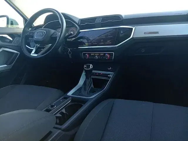 Usata Audi Q3 Sportback Business Plus 150 CV (110 kW) 2023 Argento rugiada metallizzato SUV