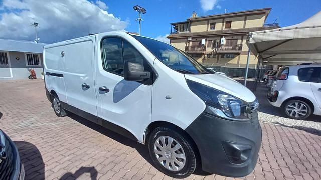 Usata Opel Vivaro 116 CV (85 kW) 2014 Bianco pastello Monovolume