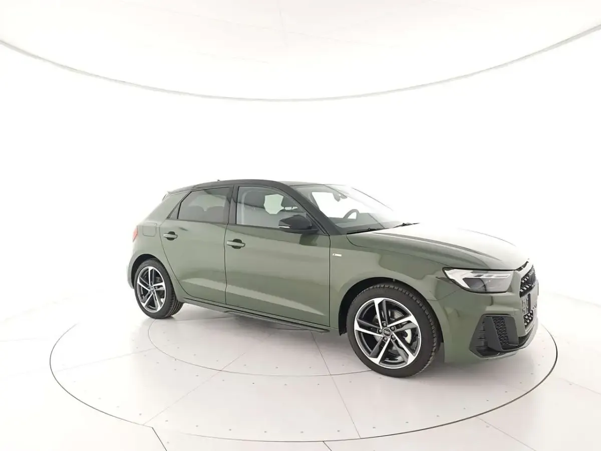 Nuova Audi A1 S-Line 116 CV (85 kW) 2025 Verde district SUV