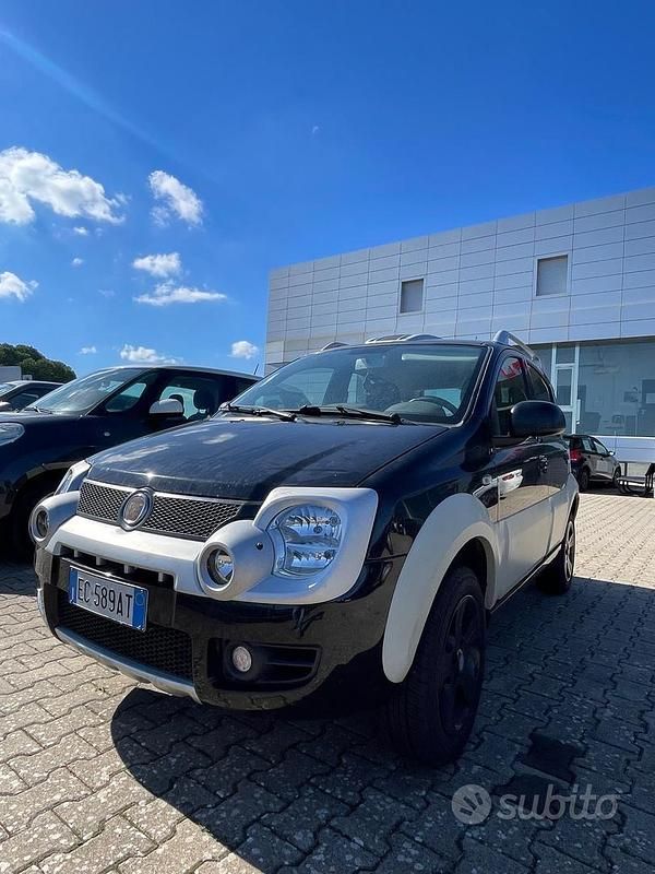 Usata Fiat Panda 4x4 69 CV (50 kW) 2010 Nero Utilitaria