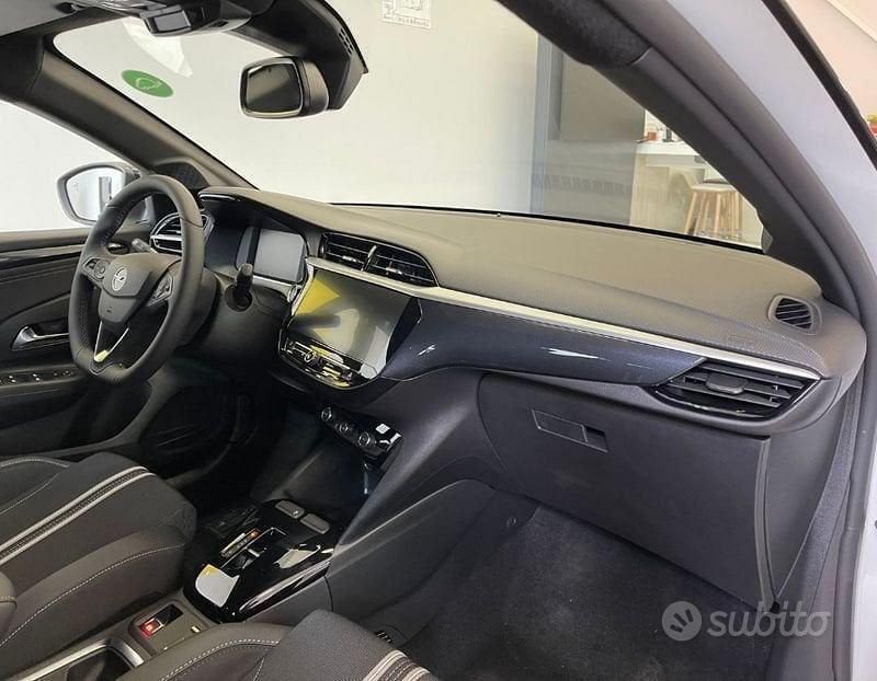 Nuova Opel Corsa-e 114 kW (156 CV) 2025 Bianco/nero Utilitaria