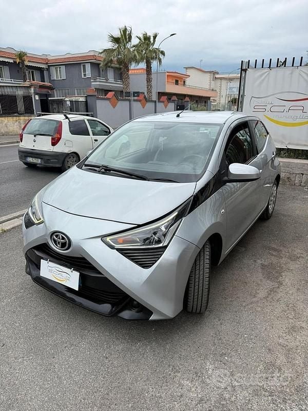 Second-hand Toyota Aygo Connect Style 72 CP (52 kW) 2020 Gri Hatchback