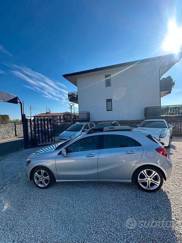 Grigio Usata 2017 Mercedes A180 Edition Berlina | 10.999 € (Buon prezzo) - Immagine 1/4