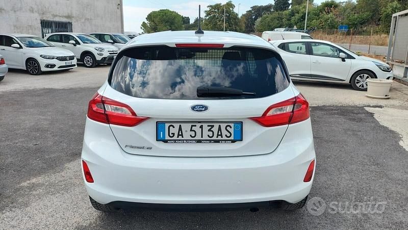 Usata Ford Fiesta Trend 85 CV (62 kW) 2020 Bianco Furgone