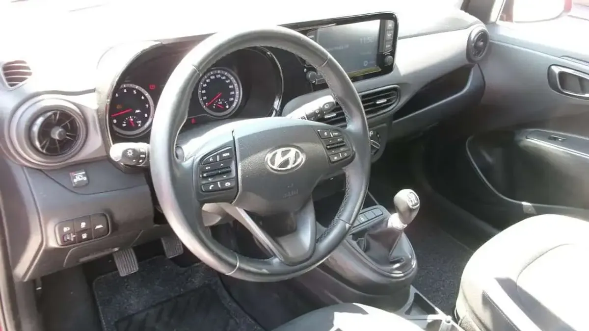 Usata Hyundai i10 Advanced Plus 67 CV (49 kW) 2020 Rosso dinamico Utilitaria