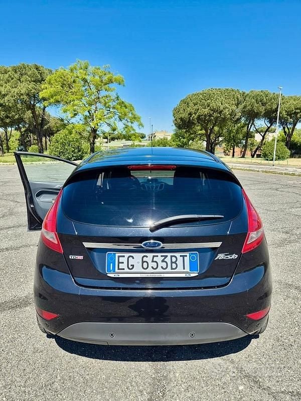 Usata Ford Fiesta Titanium 95 CV (69 kW) 2011 Nero Berlina
