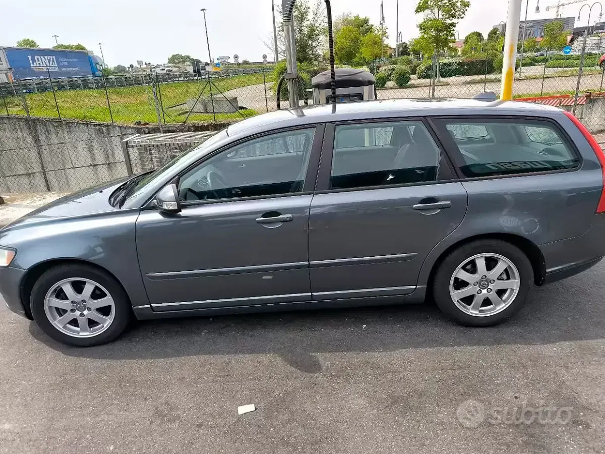 Usata Volvo V50 115 CV (84 kW) 2011 Marrone Station wagon