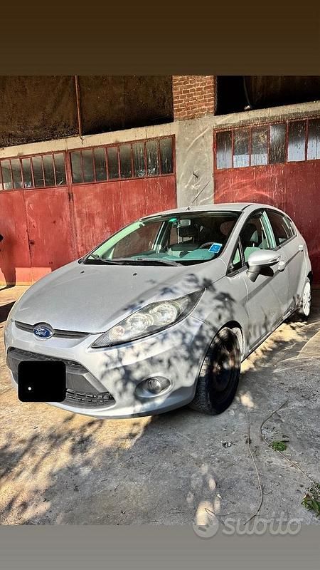 Usata 2009 Ford Fiesta Tre volumi | 2000 € (Cara) - Immagine 1/4