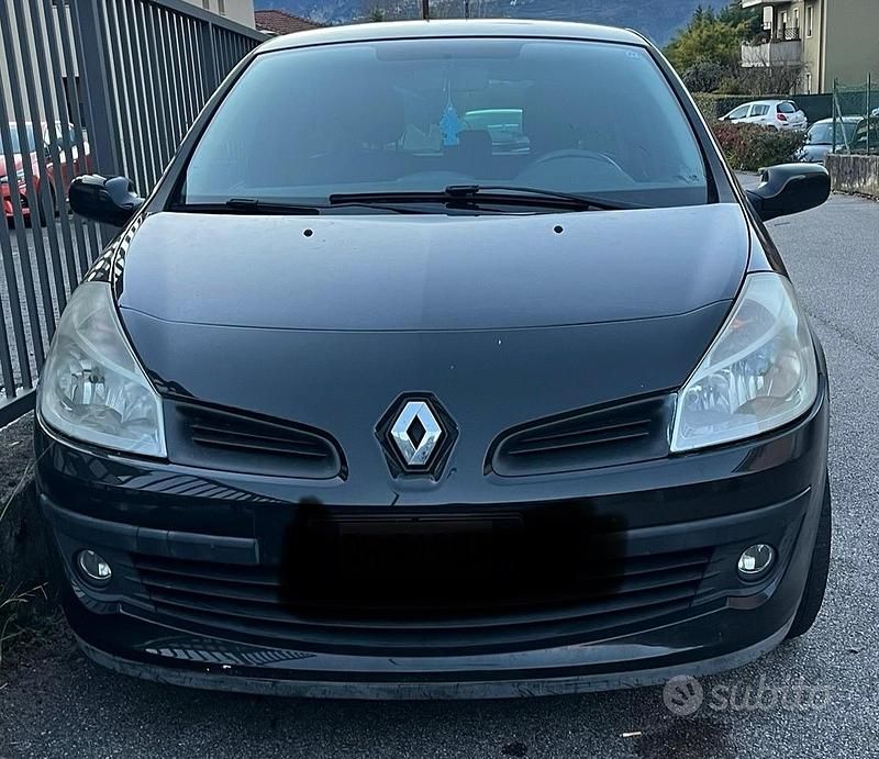 Nero Usata 2007 Renault Clio II Tre volumi | 1500 € (Ottimo prezzo) - Immagine 1/4