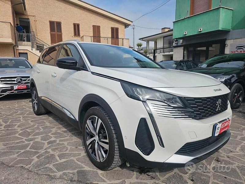 Usata Peugeot 5008 Allure 131 CV (96 kW) 2022 Bianco SUV